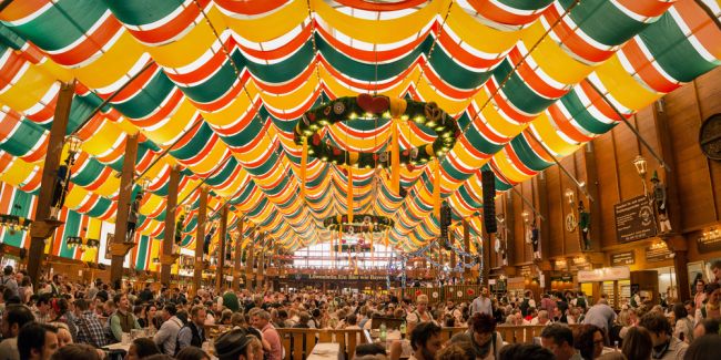 Hippodrom - jeden z piwnych namiotów  przy Oktoberfest