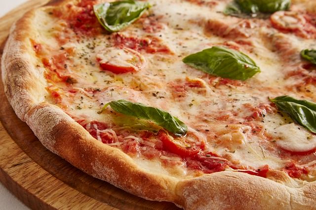 Pizza na lunch? A może w Neapolu?