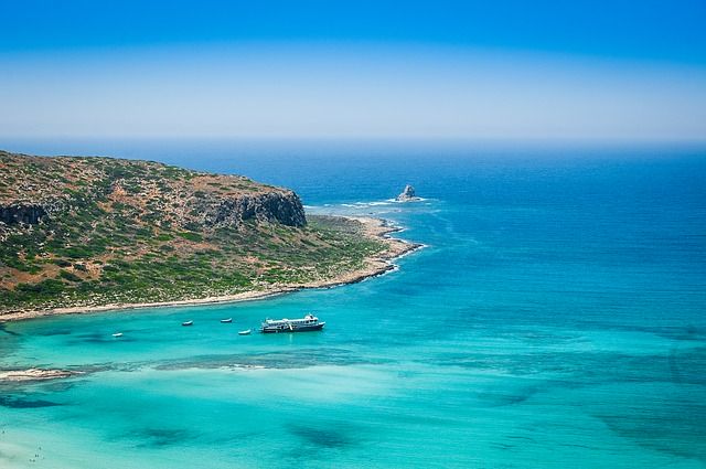 Wspaniałe greckie plaże na słoneczne wakacje