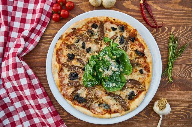 Słynne dania kuchni włoskiej – co zjeść na wakacjach?